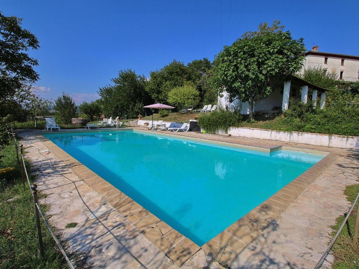 Holiday home Attractive In Old Farmhouse On The Estate With Pool Umbertide